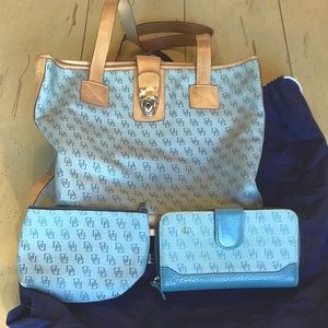 Blue vintage Dooney& Burke bag/wallet/change purse